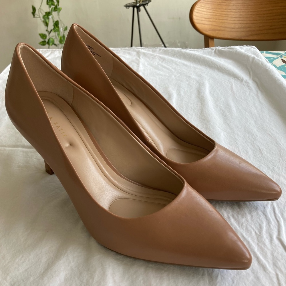 Beige Kelly & Katie Emmie pump with 3” heels, size 9M